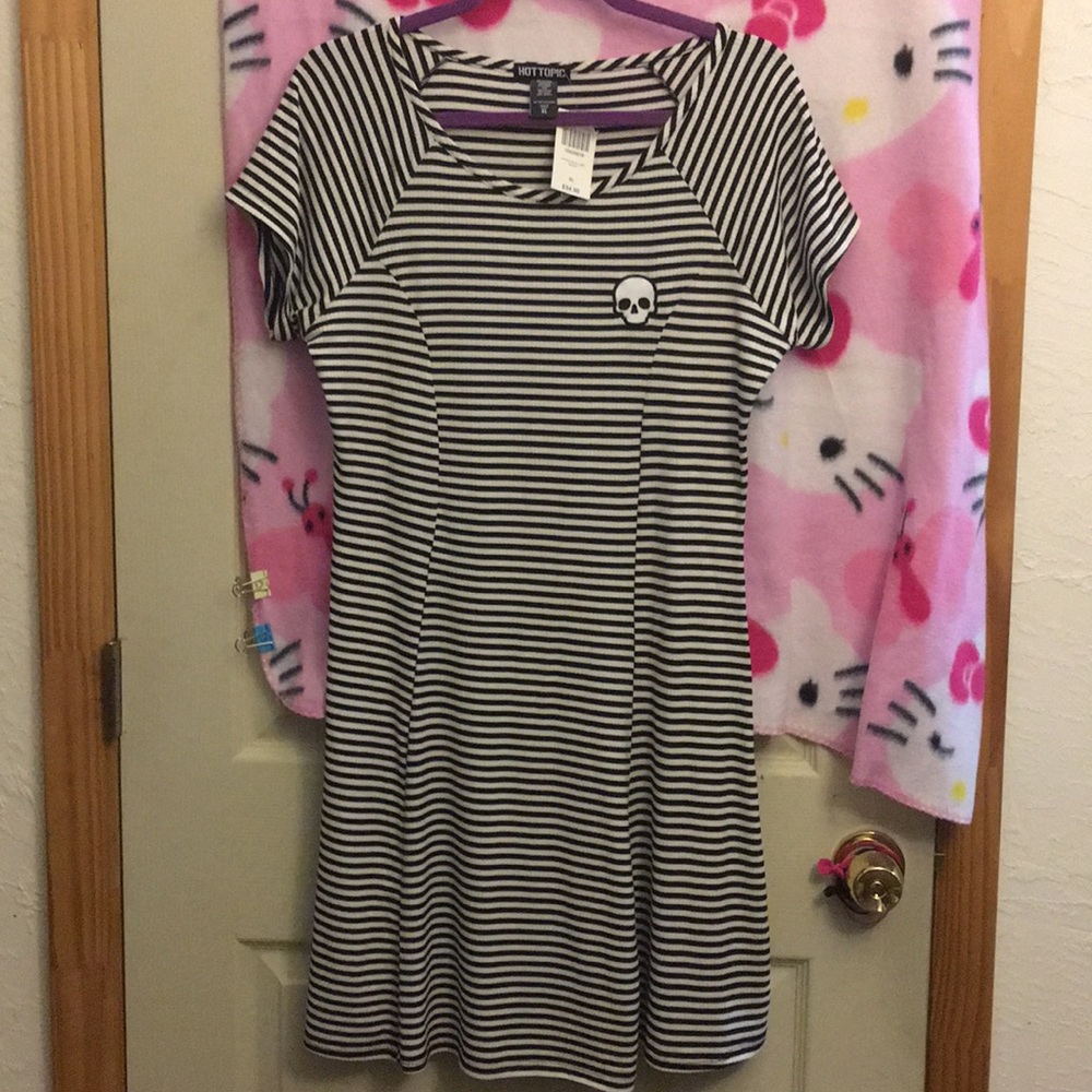 Hot Topic Skull Striped Skater Dress NWT. XL.
